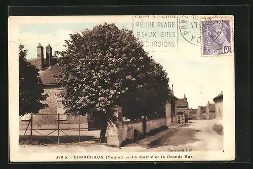 AK Courceaux, La Mairie et la Grande Rue