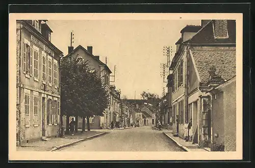 AK Laroche-Saint-Cydroine, Mairie et Cafe de la Place