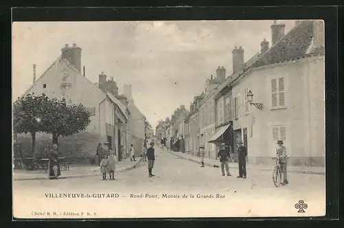 AK Villeneuve-la-Guyard, Rond-Point, Montée de la Grande Rue, Strassenpartie