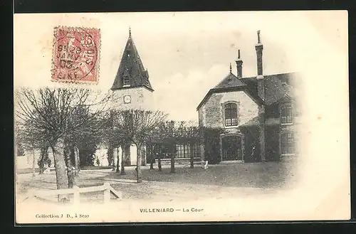 AK Villeniard, La Cour