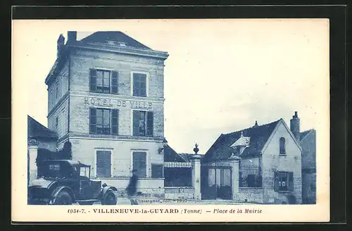 AK Villeneuve-la-Guyard, Place de la Mairie