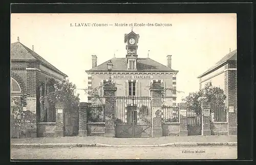 AK Lavau, Mairie et Ecole des Garcons