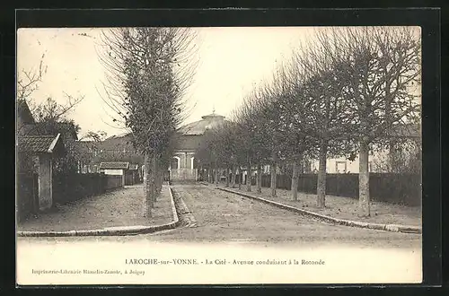 AK Laroche-sur-Yonne, La Cité - Avenue conduisant à la Rotonde