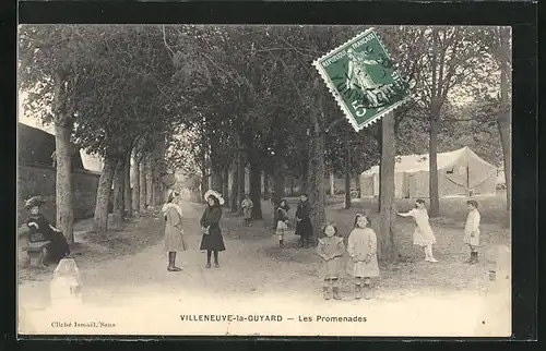 AK Villeneuve-la-Guyard, Les Promenades, Ortspartie mit Kindern