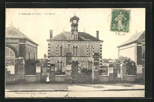 AK Lavau, Rue et la Mairie