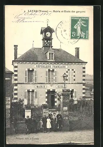 AK Lavau, Mairie et Ecole des garcons