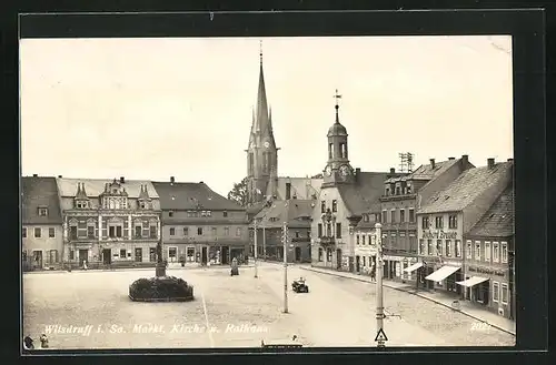 AK Wilsdruff i. Sa., Markt, Kirche und Rathaus mit Geschäften