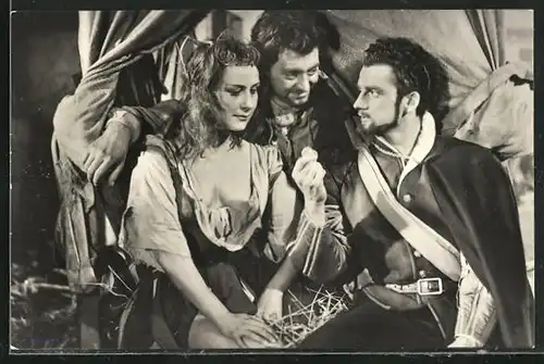 AK Schauspieler Ursula Braun, Rudolf Ludwig und Hans-Rüdiger Renn in dem Film Der Richter von Zalamea