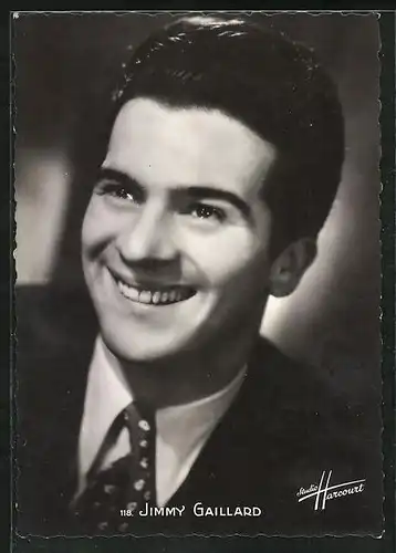 AK Schauspieler Jimmy Gaillard im Anzug zur Seite lächelnd
