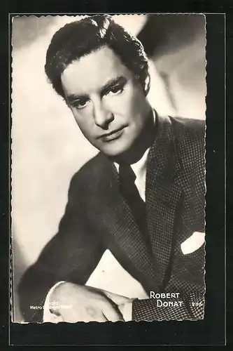 AK Schauspieler Robert Donat in elegantem Anzug mit Krawatte