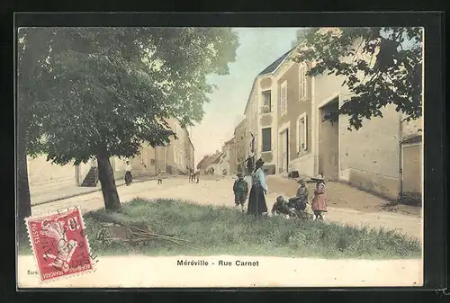 AK Méréville, Rue Carnot, Einwohner auf der Strasse