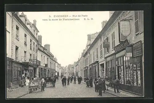 AK Essonnes, Rue de Paris vers la route de Fontainebleau, Strassenpartie