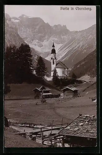 Foto-AK Fritz Gratl, Partie in Obernberg, Blick hinüber zur Kirche gegen die Berge