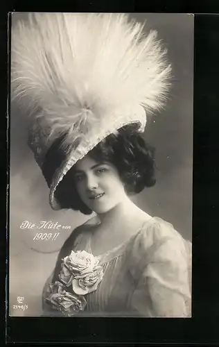 AK Die Hüte von 1909, Frau mit Federhut