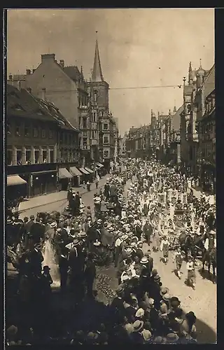 Foto-AK Erfurt, Trachtenfest 1921 auf der Anger-Strasse