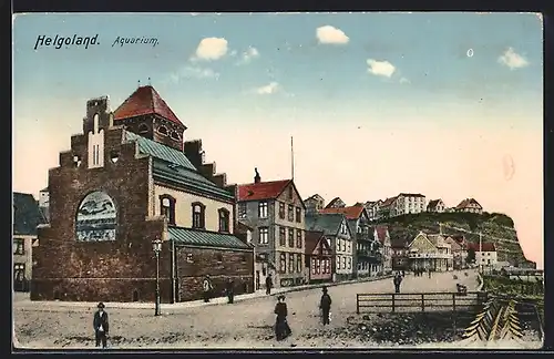 AK Helgoland, Partie am Aquarium mit Spaziergängern und Wohnhäusern