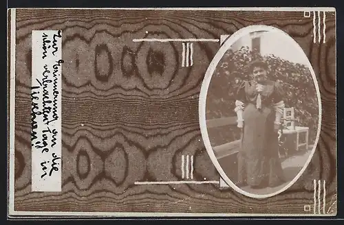 Foto-AK Frau im langen Kleid, Passepartout