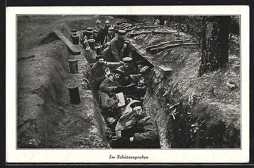 AK Soldaten liegen im Schützengraben