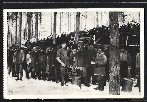 AK Russische Kriegsgefangene bei der Essensausgabe im Winter