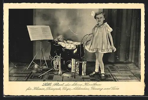 AK Lilli Bart mit Puppenwagen, Künstlerin für Klavier, Trompete, Geige..., Musikerin