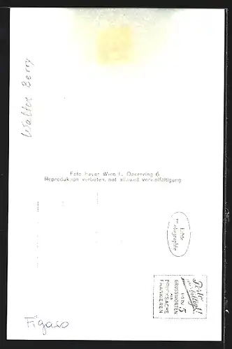 AK Opernsänger Walter Berry in Figaro, mit original Autograph