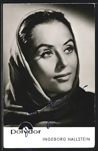 AK Opernsängerin Ingeborg Hallstein mit Kopftuch, mit original Autograph
