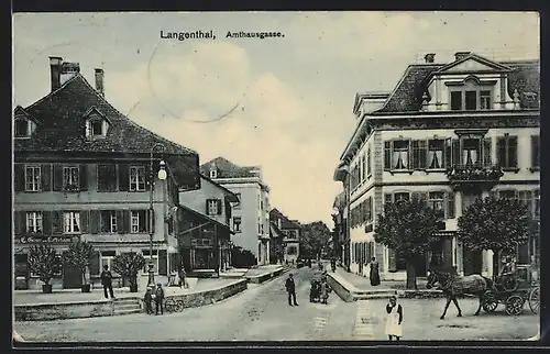 AK Langenthal, Amthausgasse mit Gasthaus zum Kaffeebaum, Passanten und Einspänner