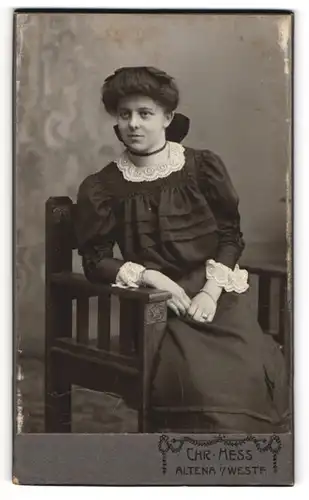 Fotografie Chr. Hess, Altena i. Westf., Frieda Müllhoff in der Blüte ihrer Jugend
