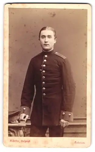 Fotografie H. Selle, Potsdam, junger Soldat August Wassermann in Uniform