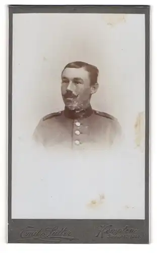 Fotografie Emil Sutter, Kempten, Soldat in Uniform mit Mustasch