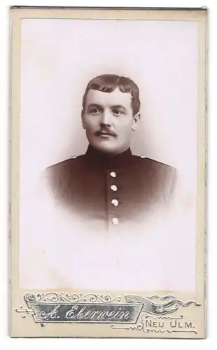 Fotografie A. Eberwein, Neu-Ulm, junger Soldat in Uniform mit Mustasch