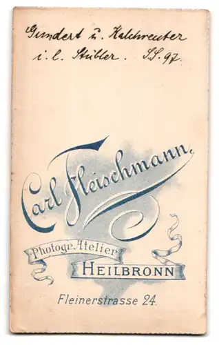 Fotografie Atelier Fleischmann, Heilbronn, zwei Uffz. Gundert und Kalchreuter in Uniform mit Säbel, 1897