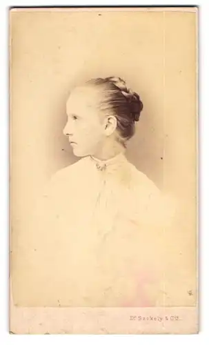 Fotografie Dr. Szekely & Cie., Wien, Portrait junges Mädchen Ella Pohl im Seitenprofil