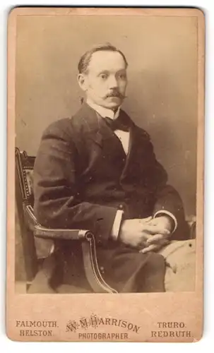 Fotografie W. M. Harrison, Falmouth, Portrait englischer Herr Edwin L. Carhis, 1896