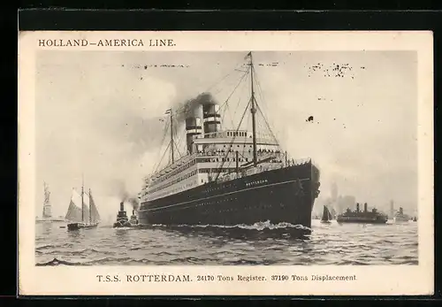 AK Passagierschiff TSS Rotterdam der Holland-America-Line in See stechend