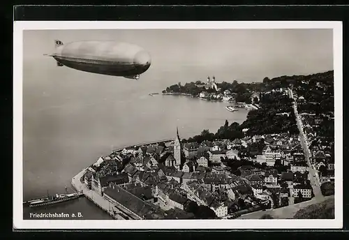 AK Friedrichshafen a. B., Stadtblick mit Zeppelin