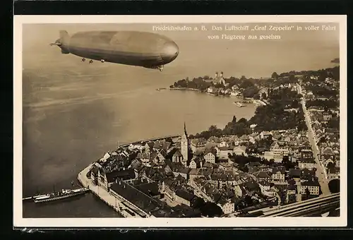 AK Friedrichshafen a. B., Luftschiff LZ127 Graf Zeppelin in voller Fahrt, Fliegeraufnahme