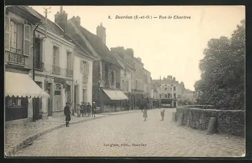 AK Dourdan, Rue de Chartres, Strassenpartie