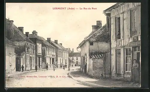 AK Lesmont, La Rue du Pont