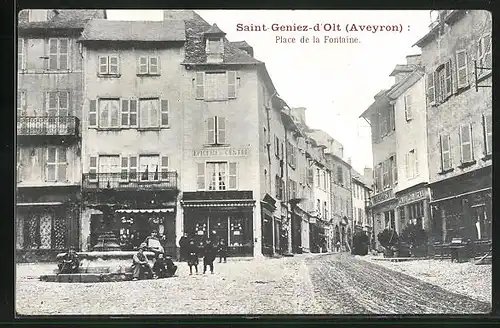 AK Saint-Geniez-d'Olt, Place de la Fontaine