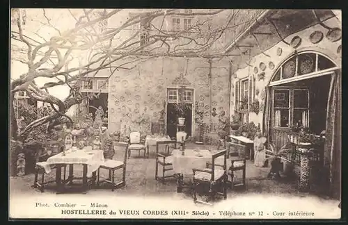 AK Cordes-sur-Ciel, Hostellerie du Vieux Cordes Cour intérieure