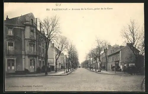 AK Parthenay, Avenue de la Gare, prise de la Gare