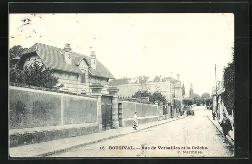 AK Bougival, Rue de Versailles et la Crêche