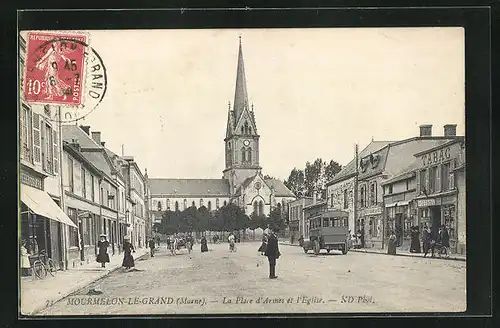 AK Mourmelon-Le-Grand, La Place d`Armes et l`Eglise