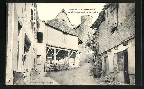 AK Puy-L`Eveque, Une vieille rue du fond de la ville