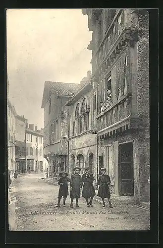 AK Charlieu, Vieilles Maisons Rue Chevroterie