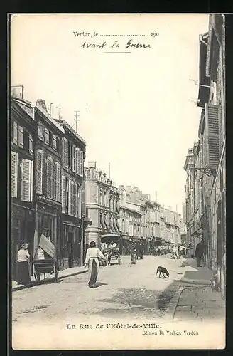 AK Verdun, La Rue de l`Hôtel-de-Ville, Strassenpartie