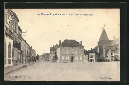 AK Le Chesne-Populeux, la Place du Monument