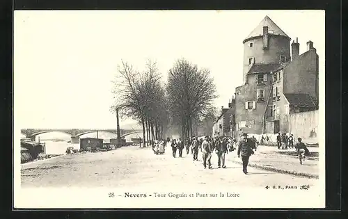 AK Nevers, Tour Goguin et Pont sur la Loire