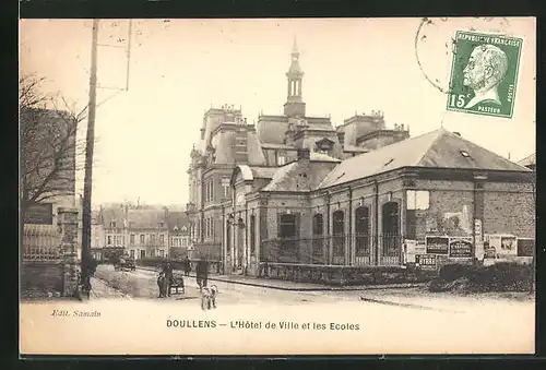 AK Doullens, L`Hotel de Ville et les Ecoles